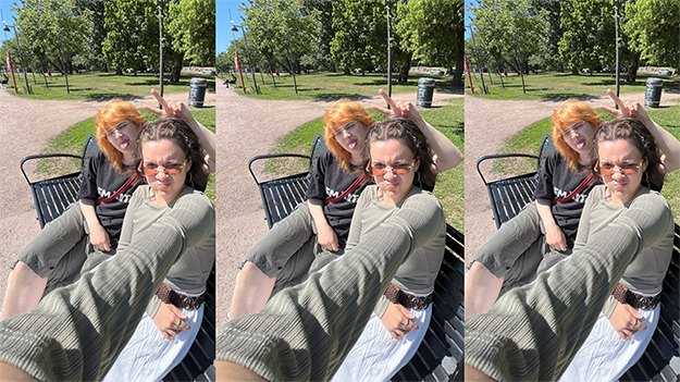 Kaksi henkilöä istuu puiston penkillä, toinen ottaa kuvan.